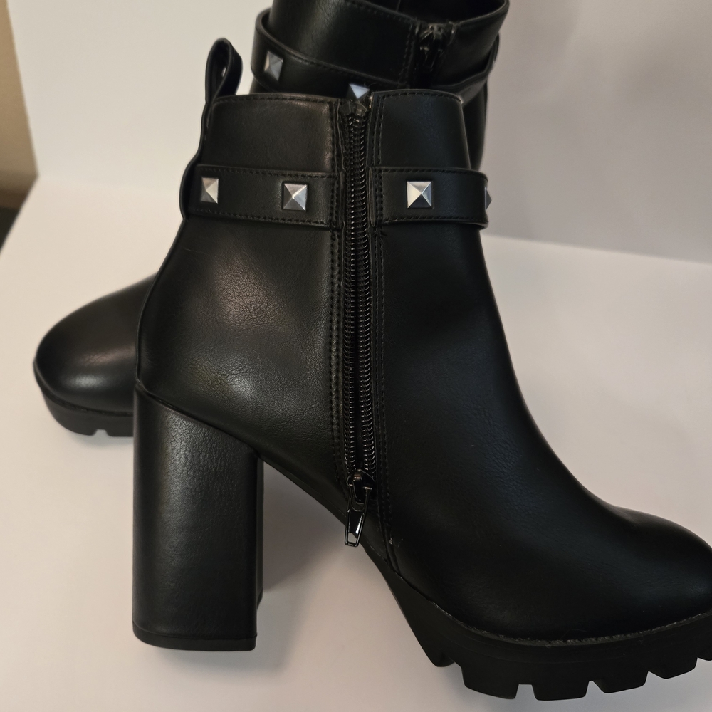 Madden Girl Black Platform Ankle Boots - Picture 7 of 7